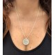 Collier médaille abeille pailleté