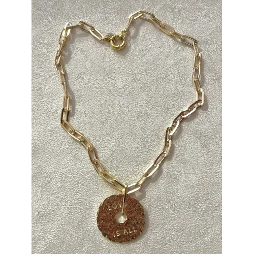 Médaille Love is all