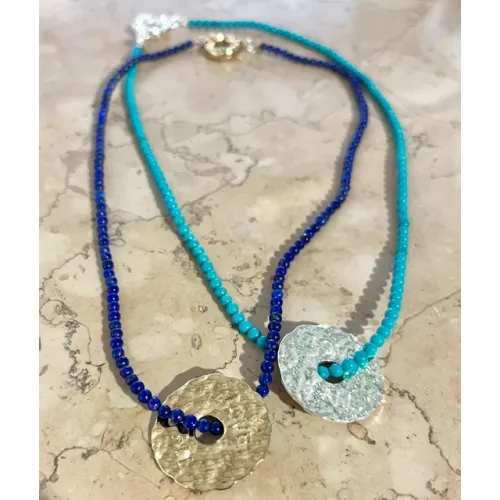 Collier perles fines médaille love is all