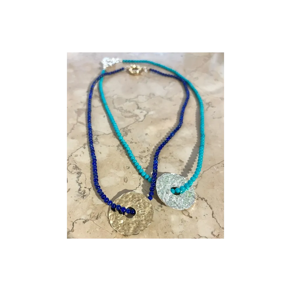 Collier perles fines médaille love is all