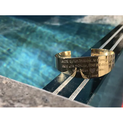 Manchette Hugo éternité